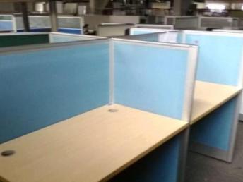 12月新入120套0.9x0.6m屏风办公桌甩卖中，上海办公用品超值优惠